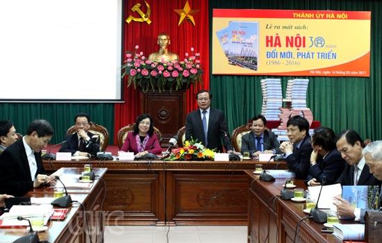 Ra mắt cuốn sách “Hà Nội-30 năm đổi mới, phát triển” ảnh 1